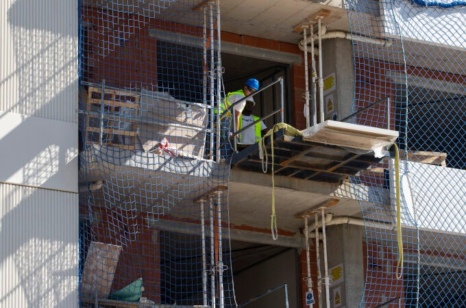 Edificación y venta de viviendas de nueva construcción. 
