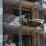 Edificación y venta de viviendas de nueva construcción.