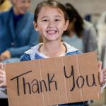 "De nada" o "por nada": cuál es la forma correcta de responder a un "gracias", según la RAE