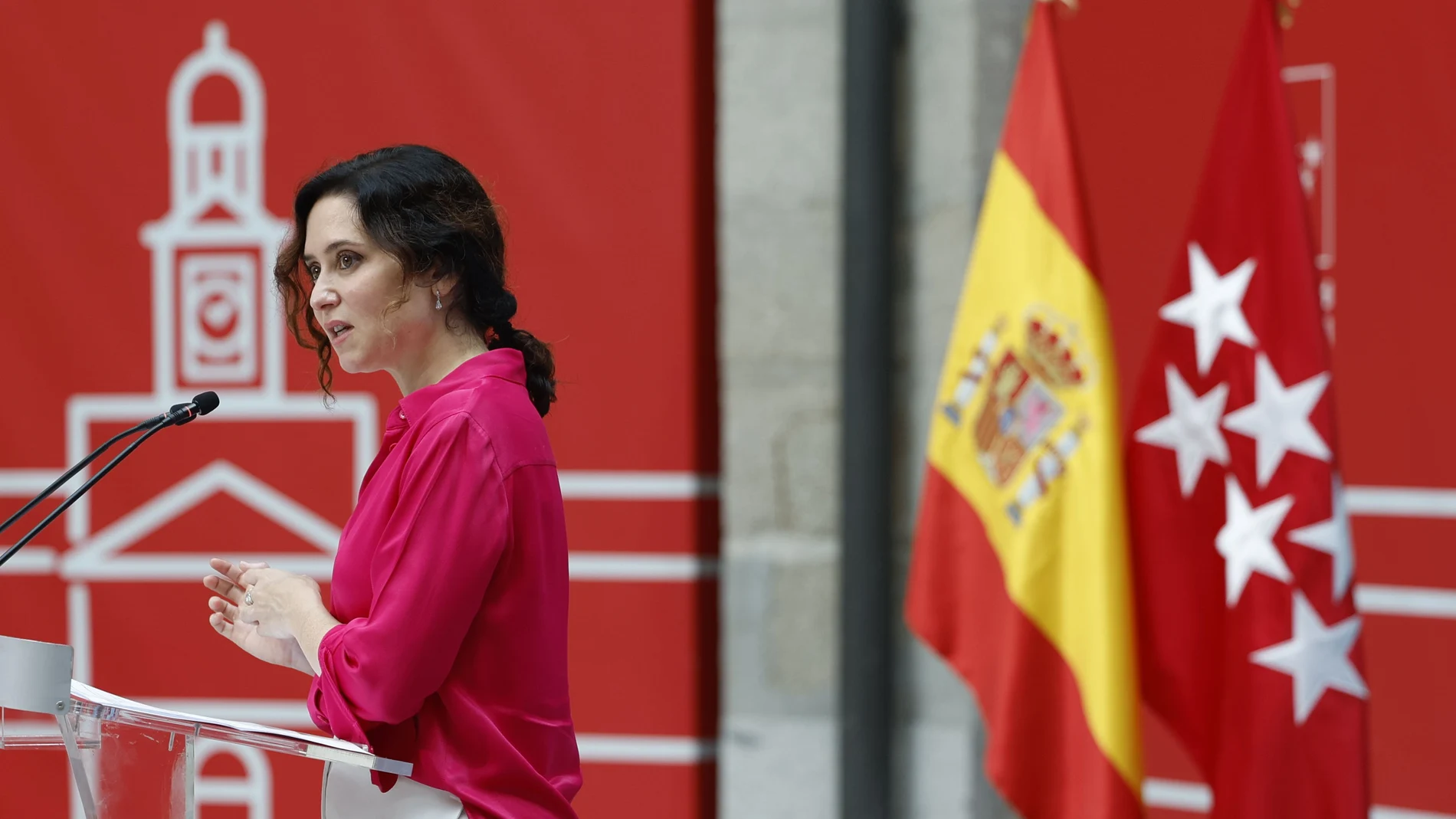 La presidenta de la Comunidad de Madrid, Isabel Díaz Ayuso, interviene en la presentación de una tecnología pionera basada en Inteligencia Artificial (IA) que mejorará la experiencia de los visitantes a los museos de la región, este martes en la Real Casa de Correos.