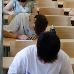 Miles de alumnos se enfrentan desde hoy a una selectividad renovada