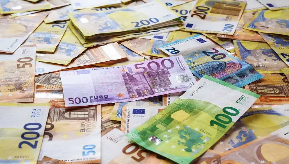 Imagen de archivo de billetes de euro