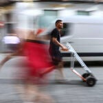 El desempleo en España baja de 2,5 millones de personas y el empleo roza los 21,8 millones