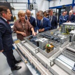 La consejera Leticia García visita las instalaciones de Nicolás Correa Electrónica en Burgos junto a Roberto Sáiz, Borja Suárez y el director de la empresa, José Carlos Martínez