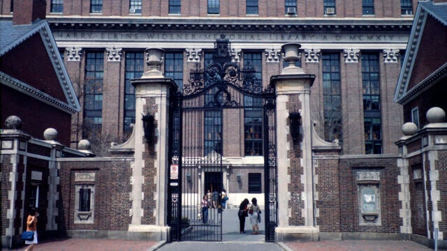 EEUU.- China insta a EEUU no "politizar" la educación tras la suspensión de visados para estudiantes de Harvard