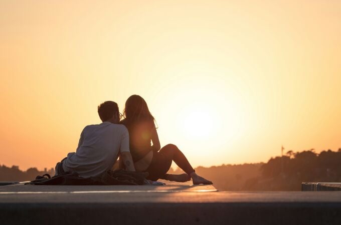 Lo que las parejas que duran muchos años nunca hacen (y qué hacen en su lugar) Lo que las parejas que duran muchos años nunca hacen (y qué hacen en su lugar)