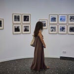 La exposición cuenta con una serie de fotografías que Dora Maar tomó en Barcelona en 1933, un periodo de deriva a punto de desembocar en la Guerra Civil