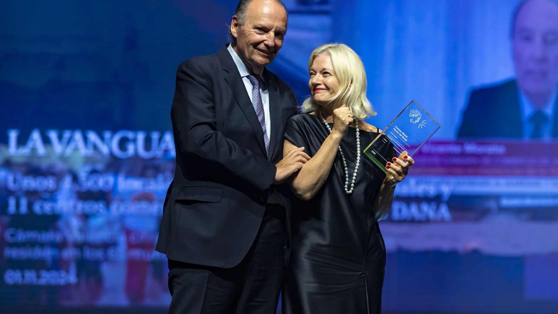 José Vicente Morata y Begoña Clérigues en la entrega de los Premios Dircom Ramón del Corral
