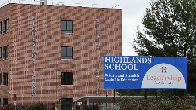 Otras dos víctimas y sus padres confirman ante la jueza las supuestas agresiones del excapellán del Highlands
