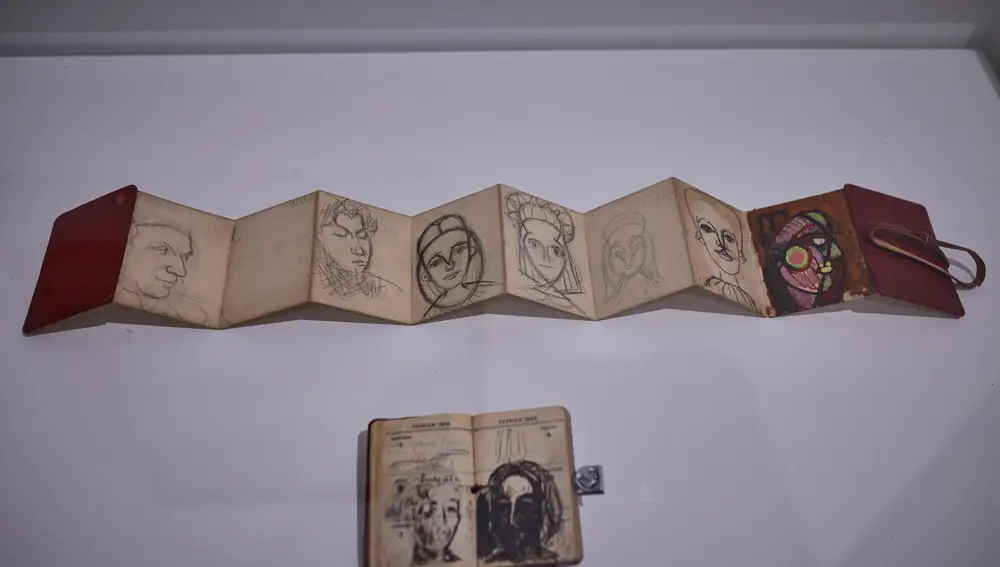 Dibujaba en hojas sueltas o cuadernos de contabilidad