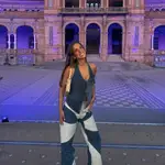 El total look denim de María Pombo en Sevilla.