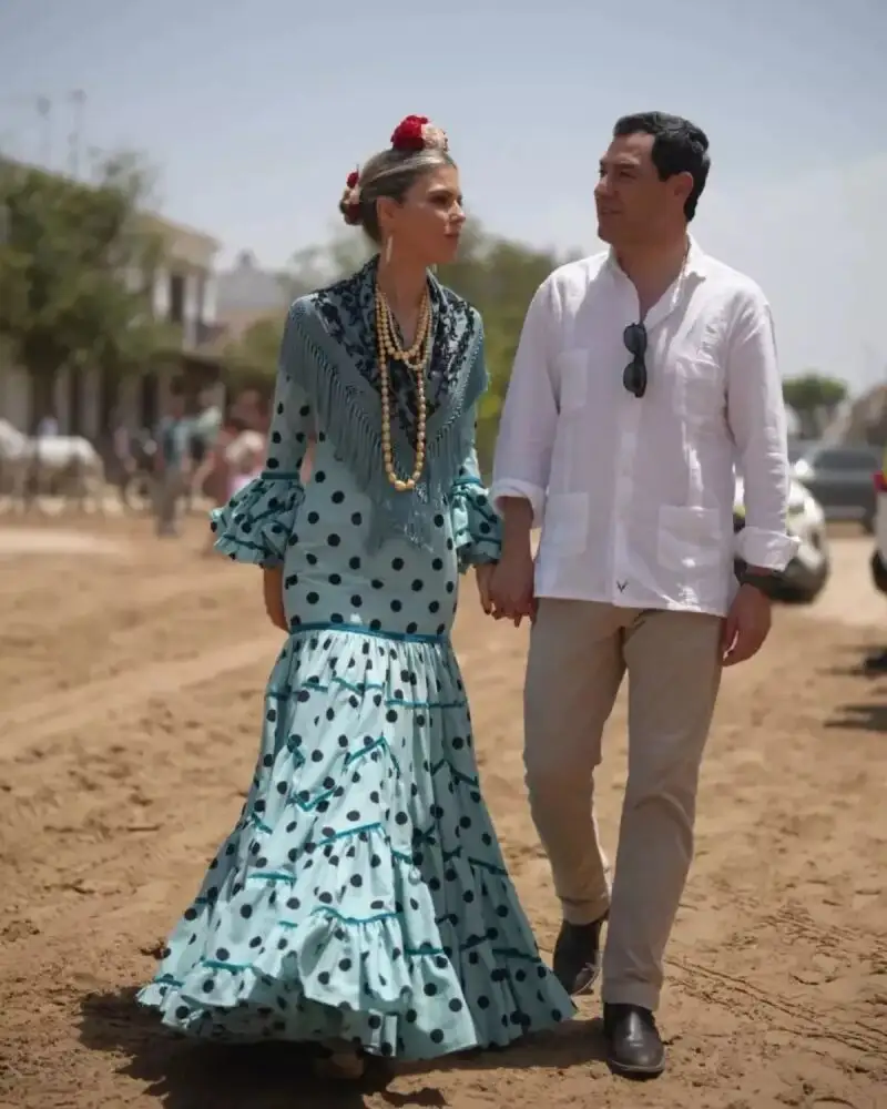 Juanma Moreno Bonilla y Manuela Villena en El Rocío.