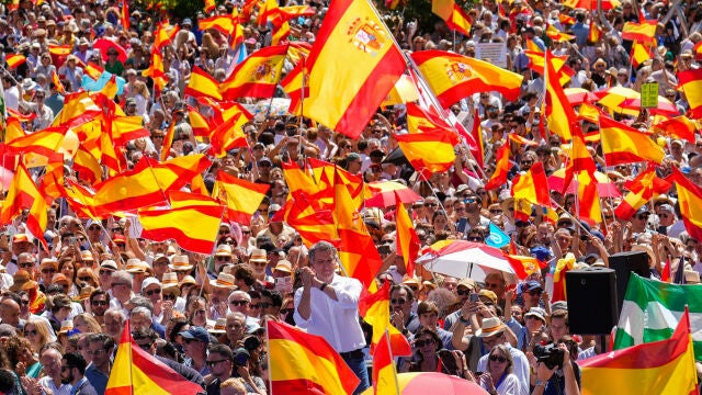 Manifestación del PP contra Sánchez bajo el lema 'Democracia o mafia'
