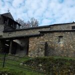 Se derrumba el falso techo de la iglesia leonesa de Arganza