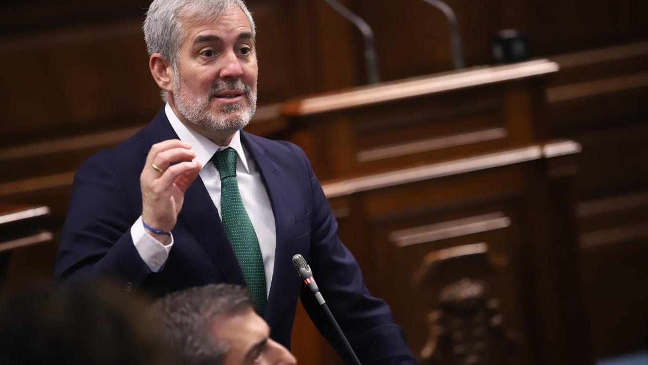 Clavijo duda de que los 8.698 pisos turísticos ilegales en Canarias pasen al alquiler residencial