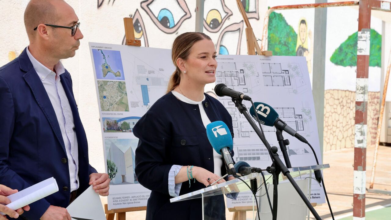 Formentera recibe a la presidenta Prohens entre cacerolas y consignas a ...