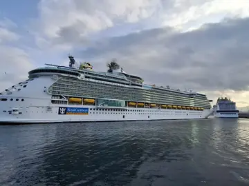 Imagen de archivo de un crucero en el puerto de Vigo Doble escala de los cruceros 'Independence of the Seas' y 'MSC Virtuosa' en el Puerto de Vigo, a 11 de junio de 2025.REMITIDA / HANDOUT por PUERTO DE VIGOFotografía remitida a medios de comunicación exclusivamente para ilustrar la noticia a la que hace referencia la imagen, y citando la procedencia de la imagen en la firma11/06/2025