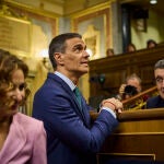 El presidente del Gobierno, Pedro Sánchez, con María Jesús Montero y Patxi López en el Congreso