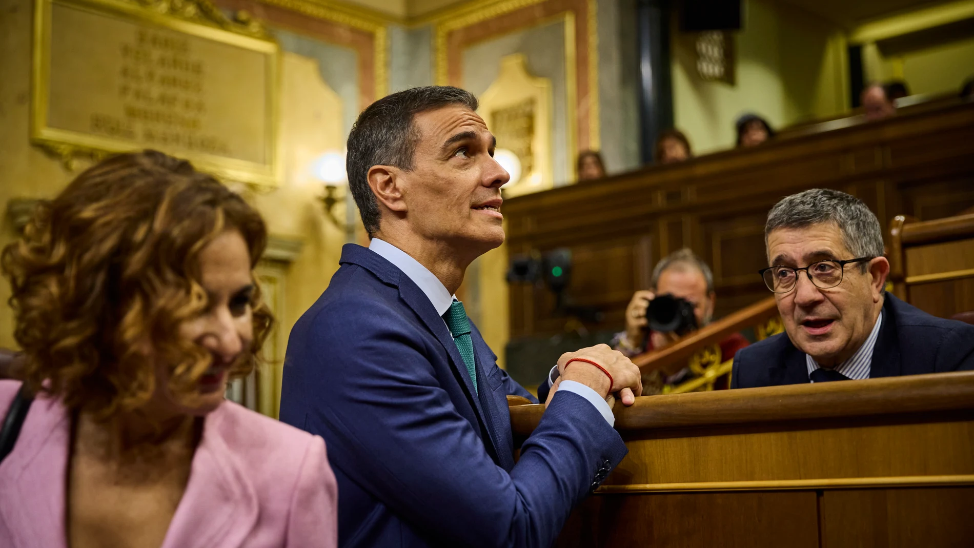 El presidente del Gobierno, Pedro Sánchez, con María Jesús Montero y Patxi López en el Congreso
