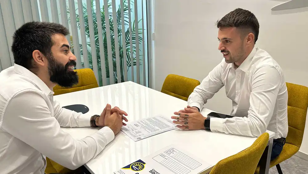 Sin Deuda Group cuenta con un equipo comprometido y cercano, enfocado en lograr que cada persona salga adelante sin cargas económicas, con un servicio 100% online accesible desde cualquier lugar