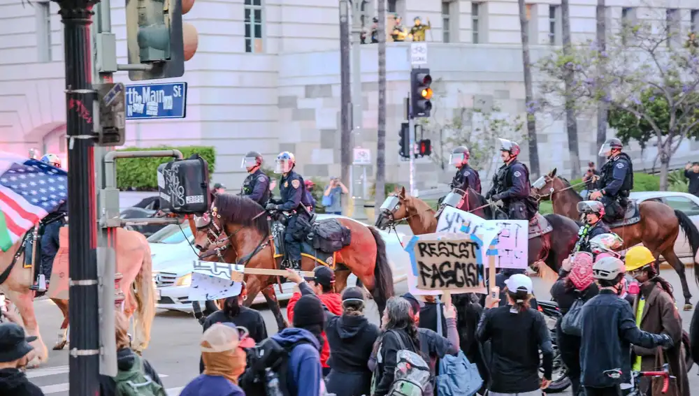 EEUU.-Estados Unidos anuncia el despliegue de 700 marines en Los Ángeles mientras las protestas se extienden por el país