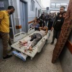O.Próximo.- Al menos diez muertos y 120 heridos entre los gazatíes que esperaban ayuda en un centro de distribución