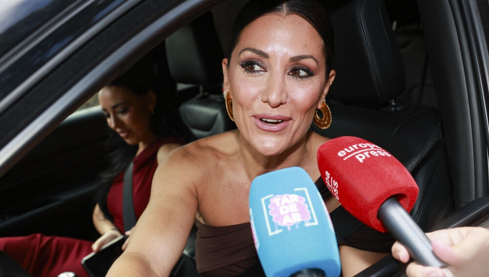 Nagore Robles con su novia, Carla Flilia