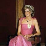 Lady Di con vestido rosa en el Teatro de La Scala.