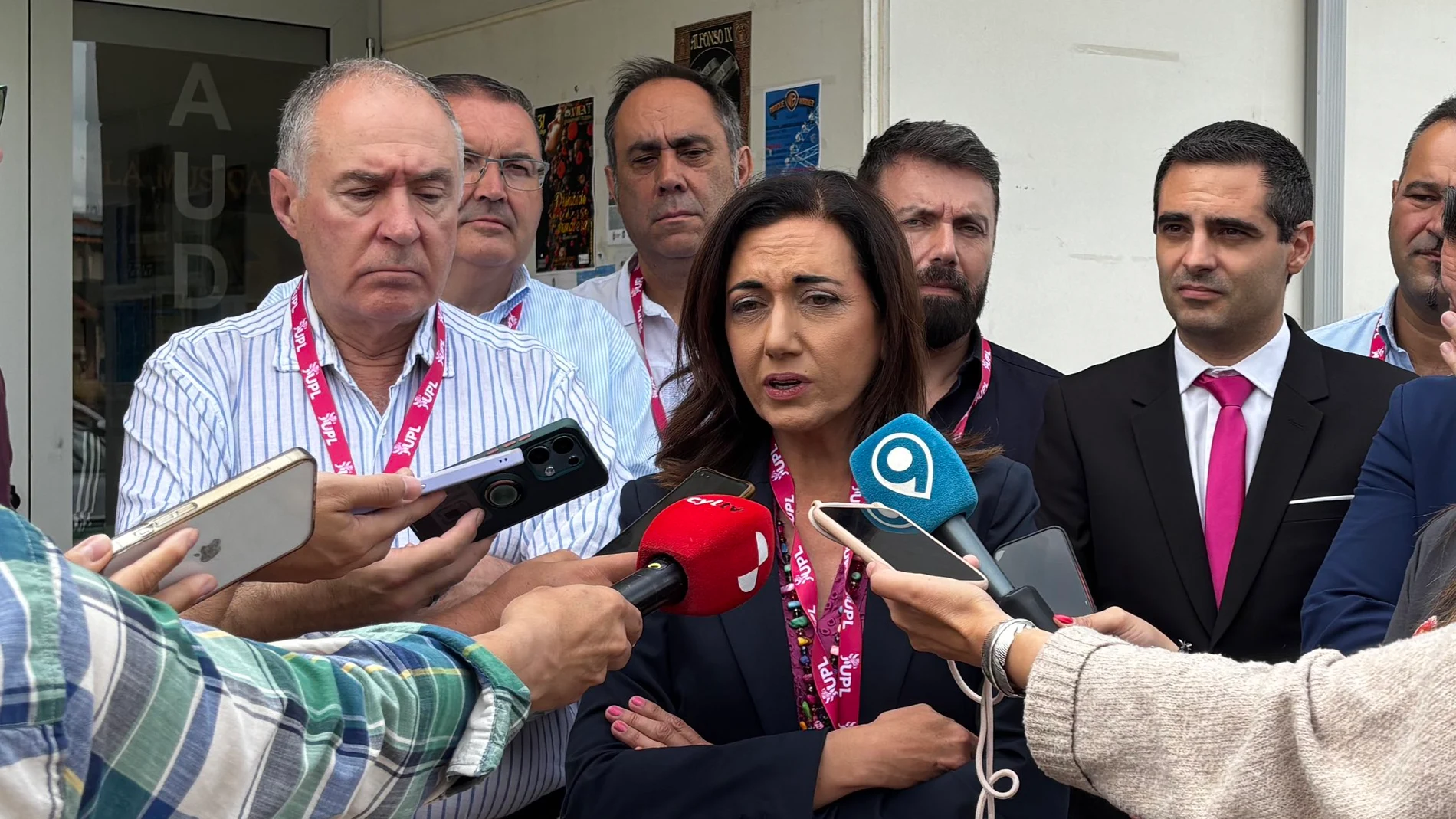 Alicia Gallego atiende a la prensa tras ser elegida como nueva secretaria general de la UPL