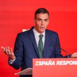 Pedro Sánchez en la sede de Ferraz tras la reunión de la ejecutiva . David Jar