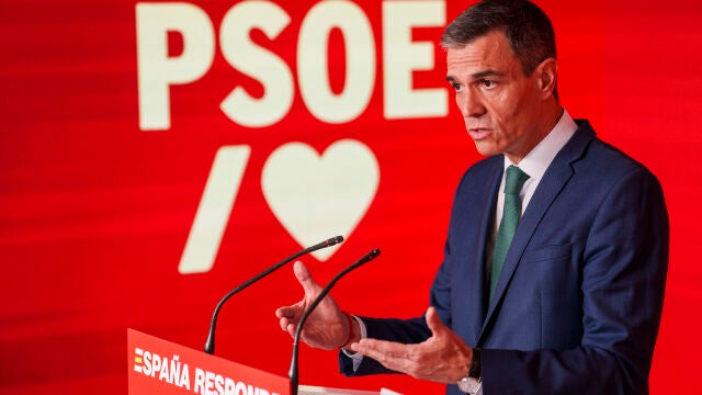 Pedro S&aacute;nchez en la sede de Ferraz tras la reuni&oacute;n de la ejecutiva . David Jar