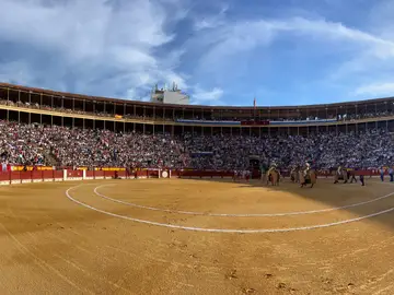 Vuelven los toros a la televisión valenciana: À Punt retransmitirá a los más grandes maestros del toreo en Alicante Vuelven los toros a la televisión valenciana: À Punt retransmitirá a los más grandes maestros del toreo en Alicante