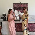 Influencers con looks coloridos y veraniegos.