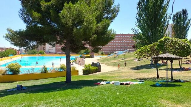 Así es la 'playa' de Madrid abierta para verano y a 30 minutos del centro: con chiringuito, arena y agua salada
