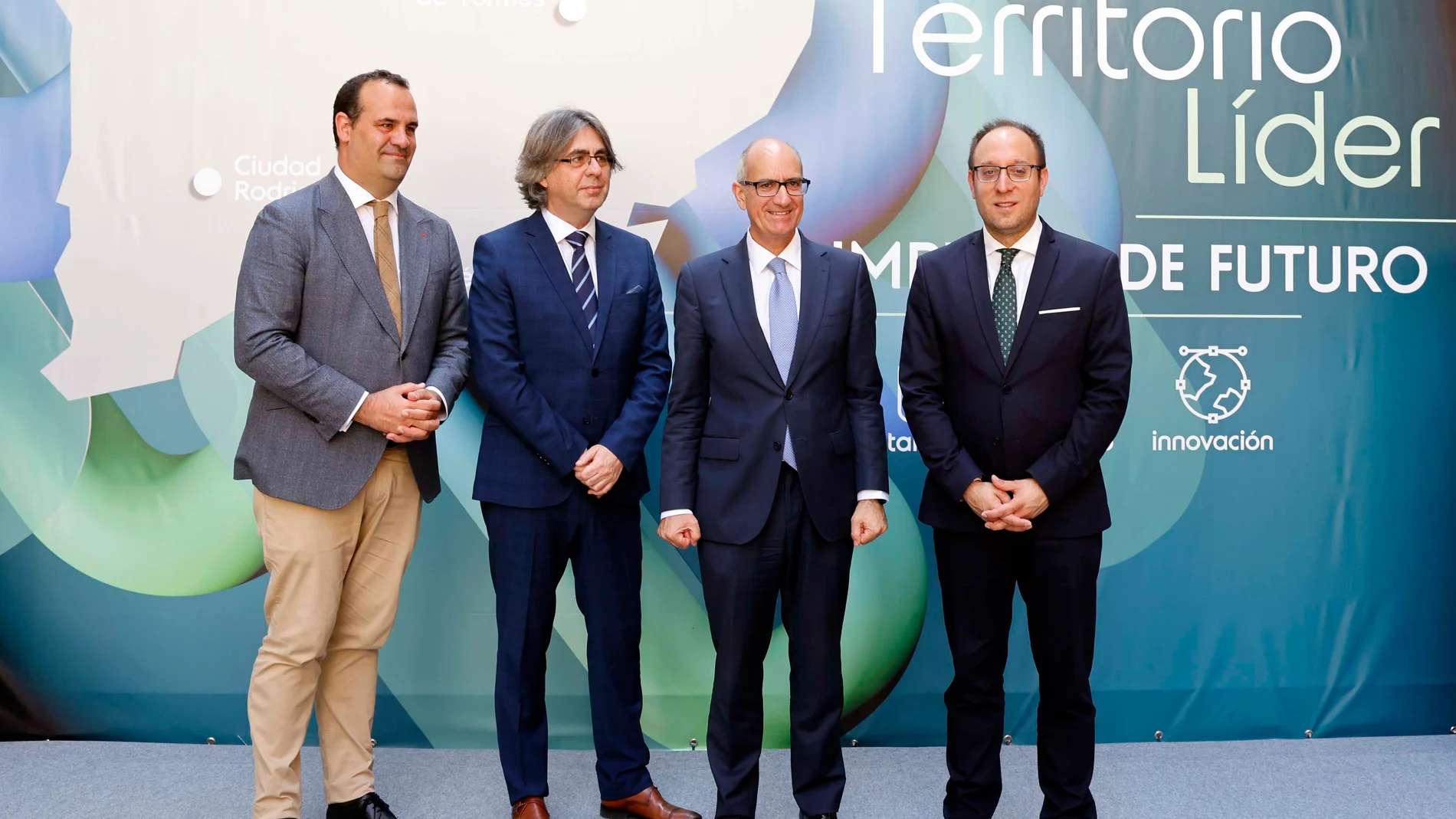 El presidente de la Diputación, Javier iglesias, con los alcaldes de Santa Marta, Ciudad Rodrigo y Béjar, David Mingo, Luis Franco Martín y Marcos Iglesias, respectivamente