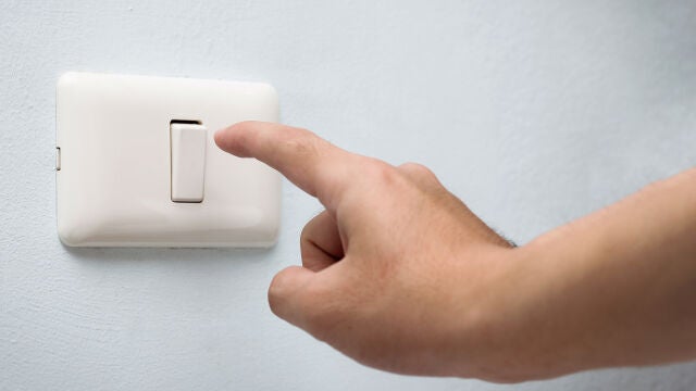 El aparato que debes tener para ahorrar con tu factura de la luz: sólo cuesta diez euros