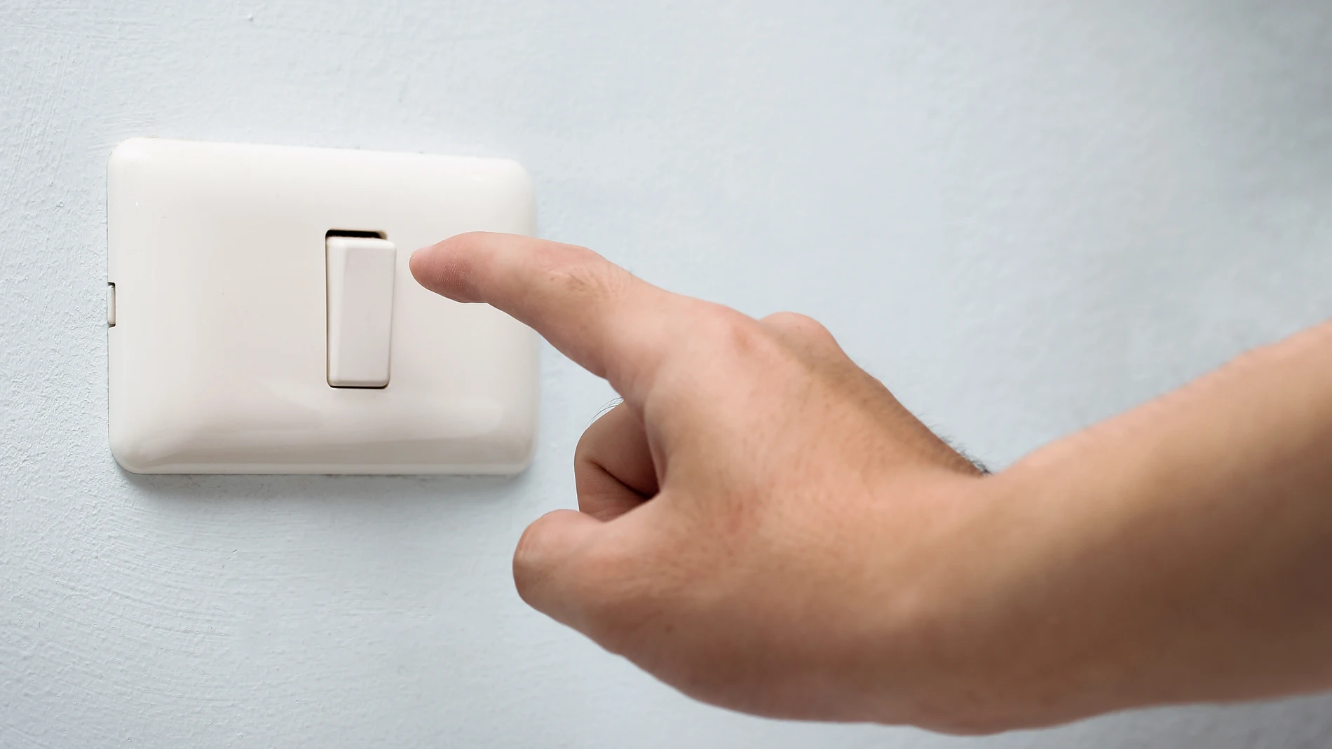 El aparato que debes tener para ahorrar con tu factura de la luz: sólo cuesta diez euros