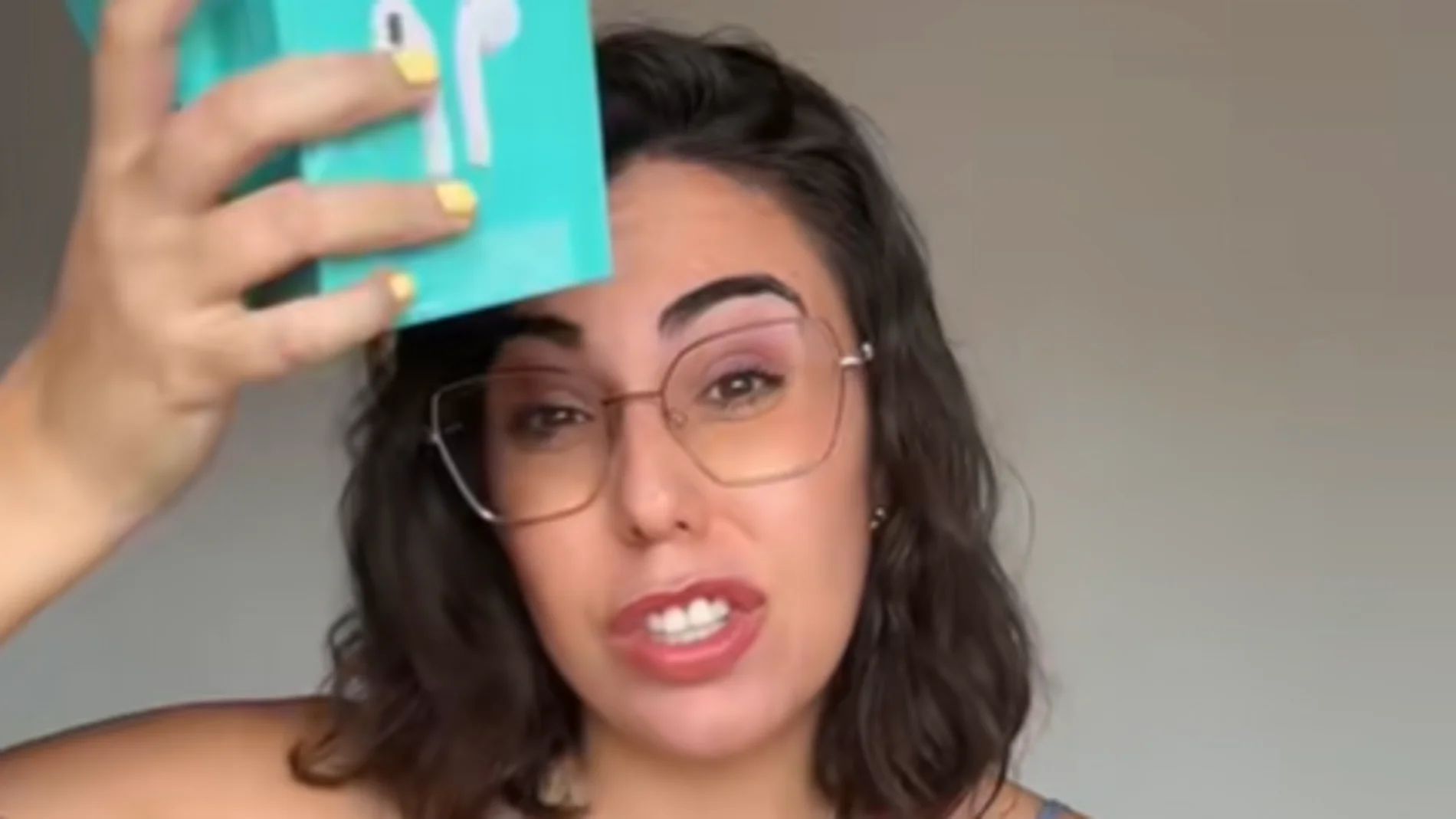 Elsa durante su vídeo explicando el engaño