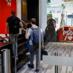 La UCO entra en Ferraz por orden del juez para clonar el correo de Santos Cerdán