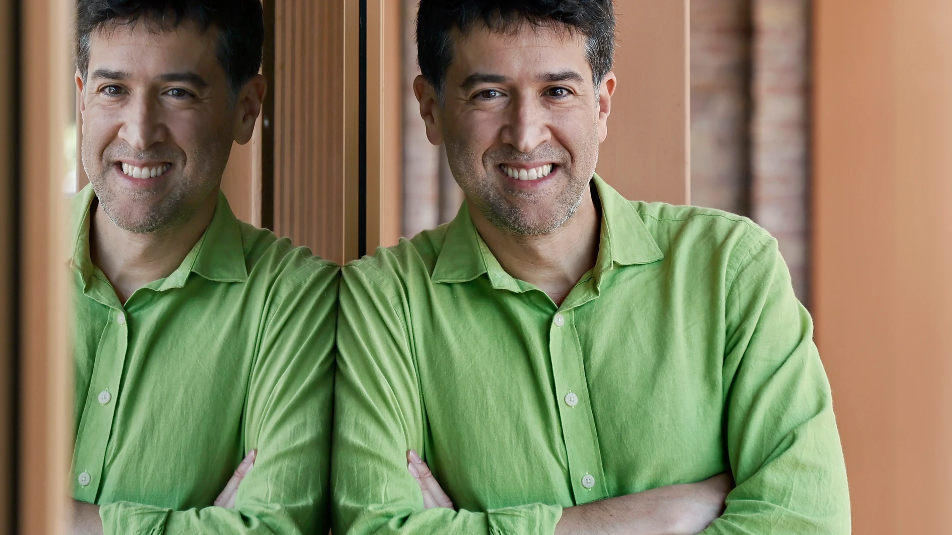 GRAFCAT9374. BARCELONA, 22/06/2025.- El médico intensivista Jordi Riera de Brío destaca que la resucitación, tan presente en páginas bíblicas, es un término científico y un proceso fisiológico al que puede contribuir la máquina ECMO, capaz de sustituir pulmón y corazón en pacientes en el hilo entre la vida y la muerte. EFE/Andreu Dalmau