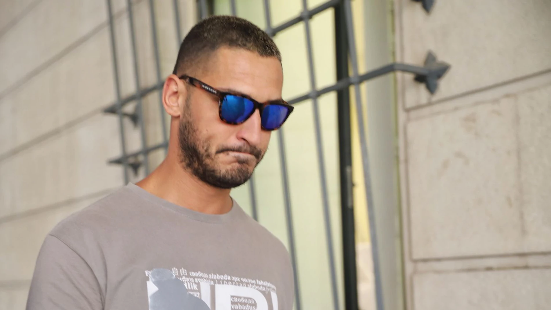 Alfonso Jesús Cabezuelo , miembros de 'La Manada' a la llegada a los juzgados de Sevilla.