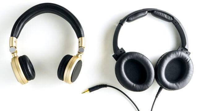 Los auriculares Bluetooth pisan fuerte, pero los cableados siguen teniendo mucho público