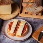 Pan con queso y sobrasada, un manjar típico de las islas