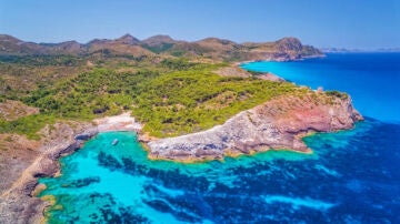 El litoral de Baleares junto a las aguas cristalinas de las islas