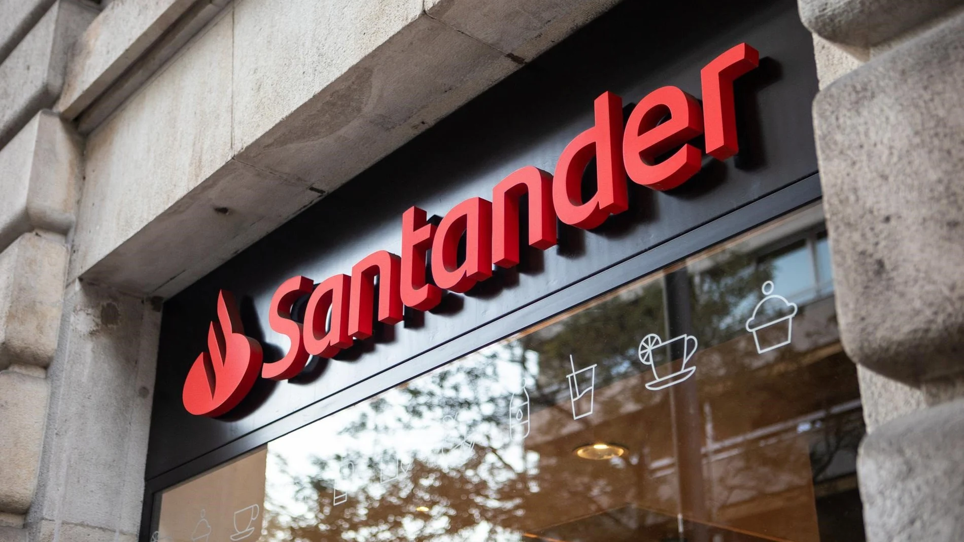 Economía/Finanzas.- Santander anuncia una recompra de un 'CoCo' de 1.500 millones de euros