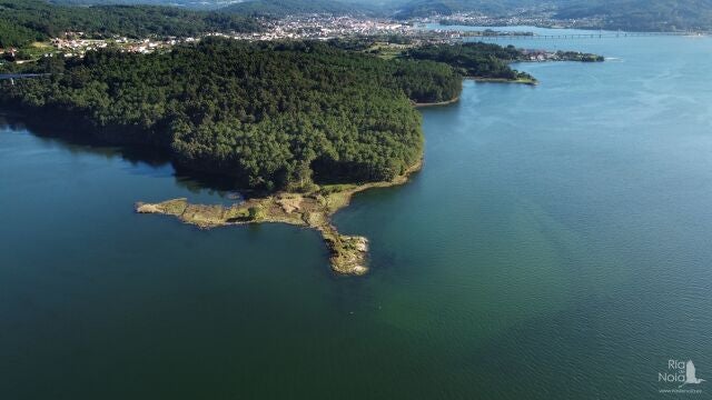 Rescatados cuatro jóvenes tras quedar varados con su embarcación en Noia (A Coruña)