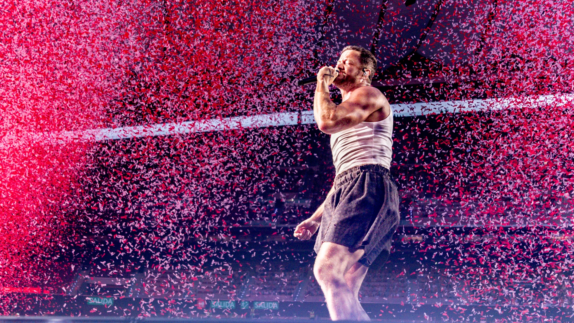 La banda Imagine Dragons durante un concierto en el Riyadh Air Metropolitano, a 28 de junio de 2025, en Madrid (España). La banda, originaria de Las Vegas y liderada por Dan Reynolds, actúa en el Metropolitano como parte de su primera gira de estadios, el LOOM World Tour. El grupo, formado en 2008, ha cosechado éxitos globales con temas como ‘Radioactive’ y ‘Demons’, y ha sido galardonado con premios Grammy, American Music Awards y Billboard Music Awards. Su nuevo álbum, ‘LOOM’ (2024), marca ...