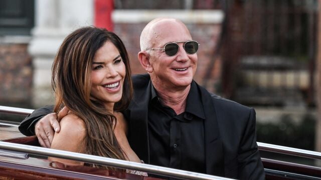 Lauren S&aacute;nchez y Jeff Bezos en la recta final de su boda.