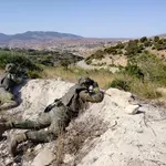 Militares españoles realizando labores de vigilancia