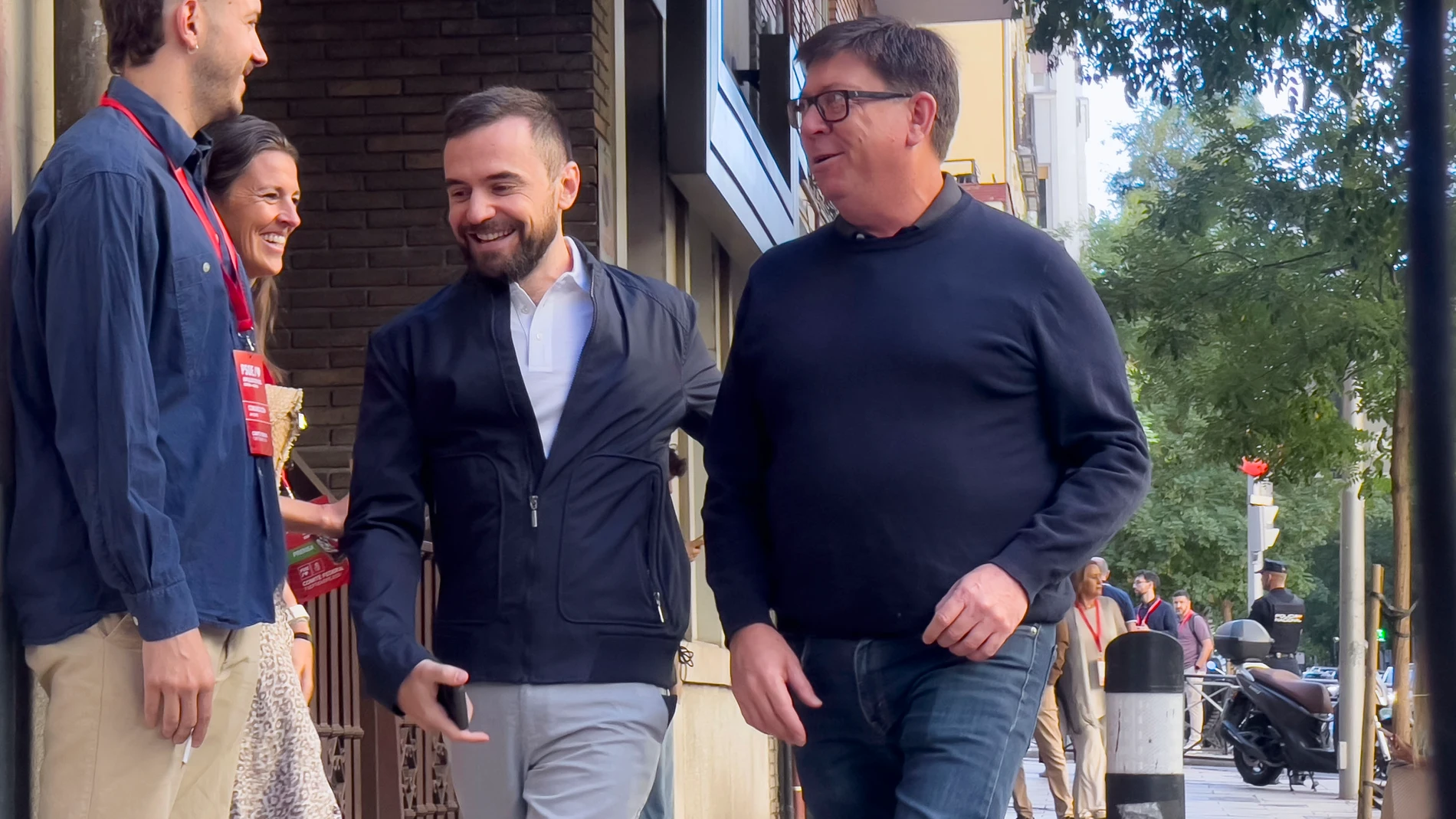 MADRID, 05/07/2025.-Fotografía de archivo del 07/09/2024 de Francisco Salazar (d), que había sido designado como adjunto a la Secretaría de Organización de la ejecutiva federal del PSOE y este sábado ha renunciado a sus cargos en la dirección socialista y a su labor en Presidencia del Gobierno Diego Rubio (c), jefe de Gabinete de Pedro Sánchez. EFE/Macarena Soto